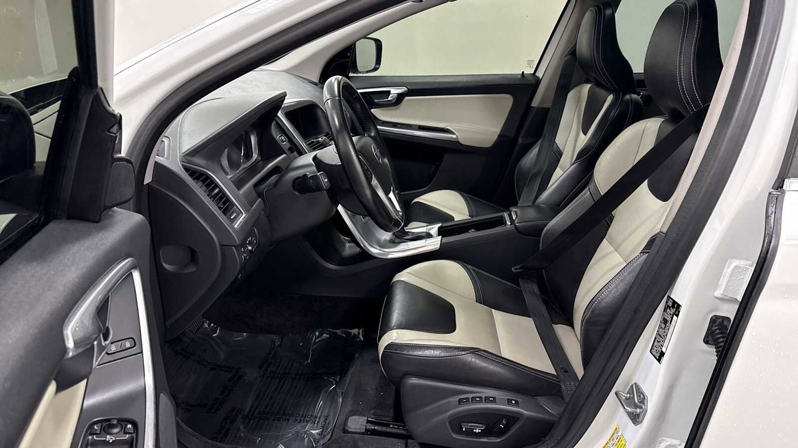 Thumbnail: 2017 Volvo XC60 - 13