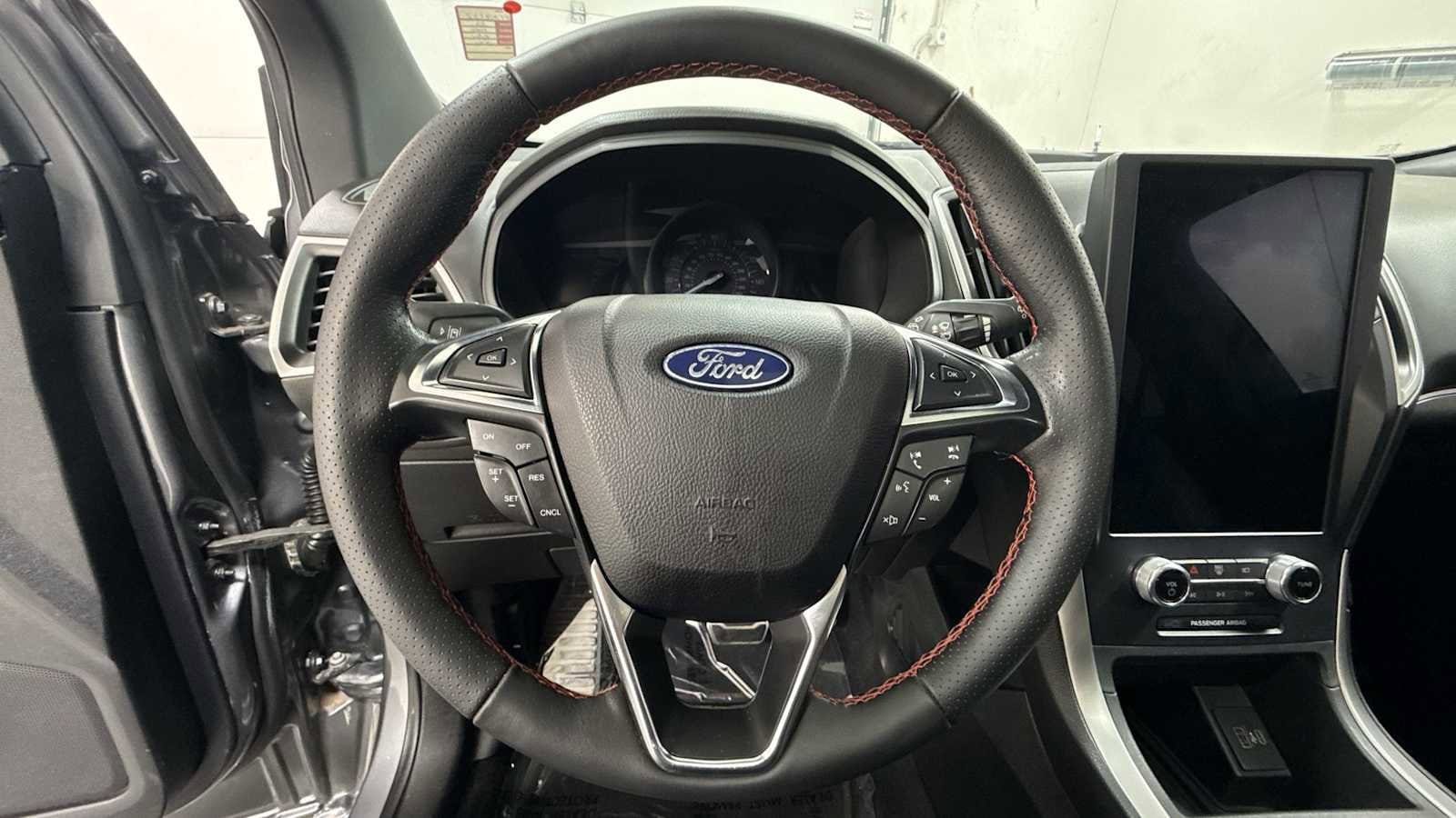 Thumbnail: 2022 Ford Edge - 16