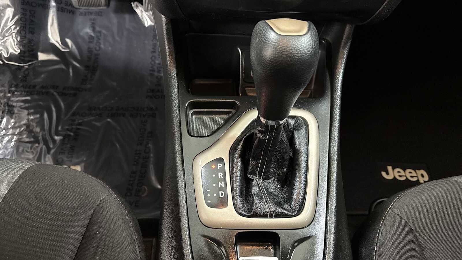 Thumbnail: 2017 Jeep Cherokee - 21