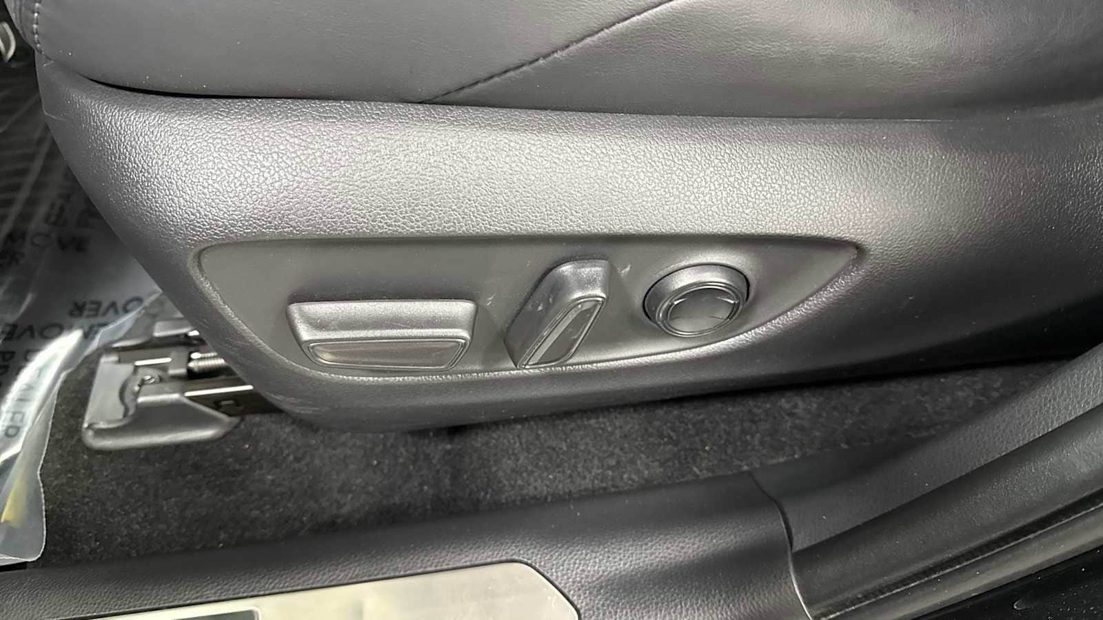 Thumbnail: 2023 Toyota Venza - 14