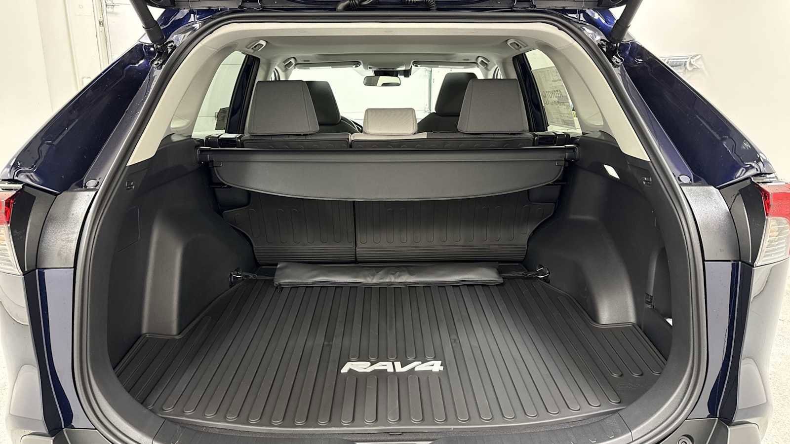 Thumbnail: 2025 Toyota RAV4 - 28