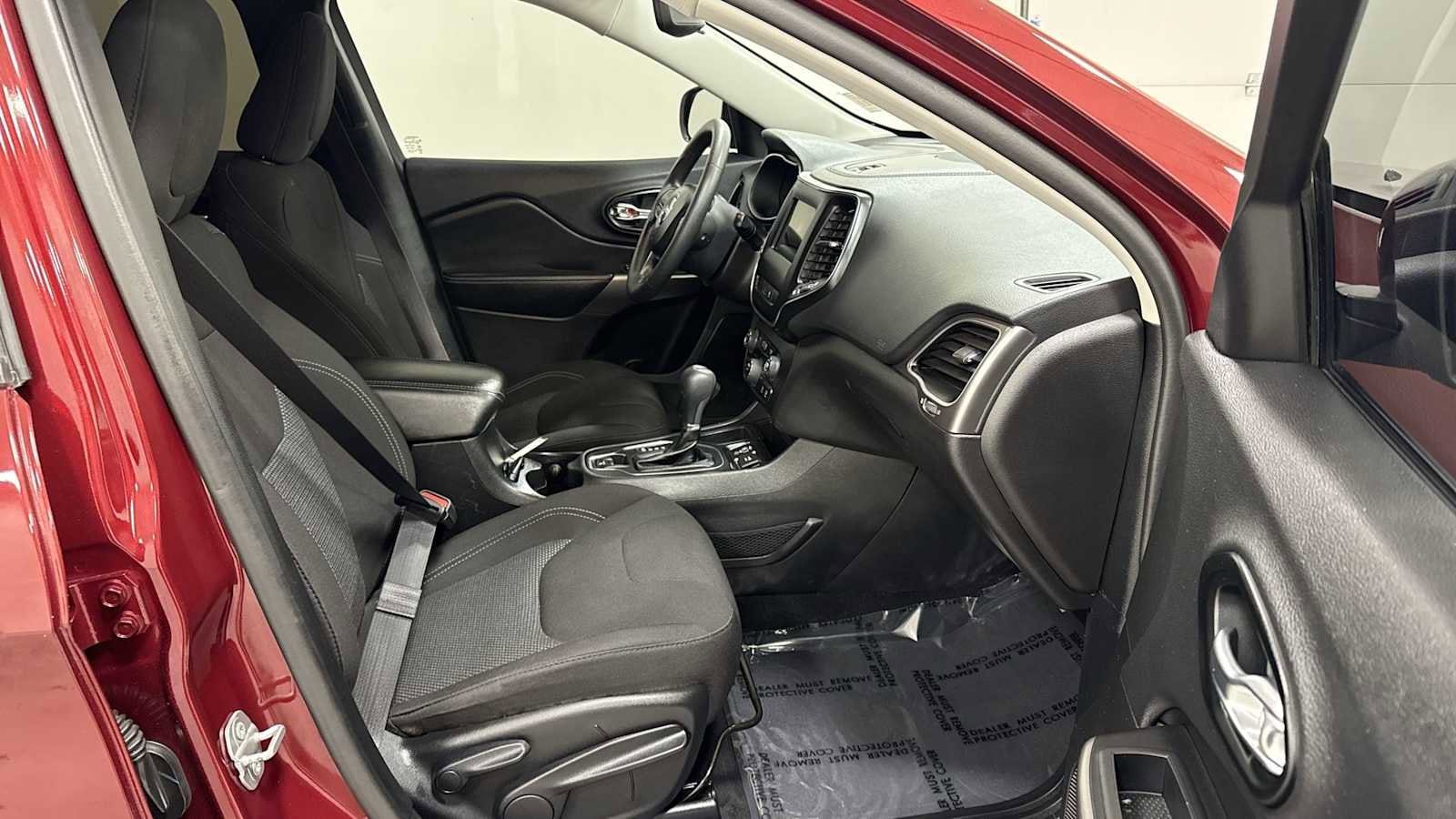 Thumbnail: 2021 Jeep Cherokee - 28