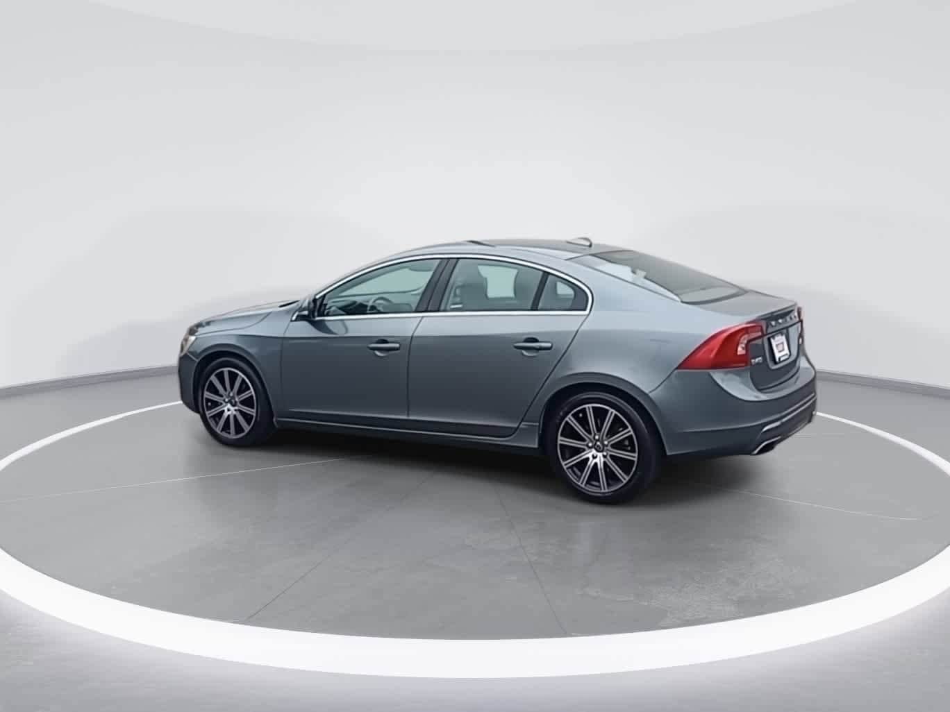 Thumbnail: 2016 Volvo S60 - 6
