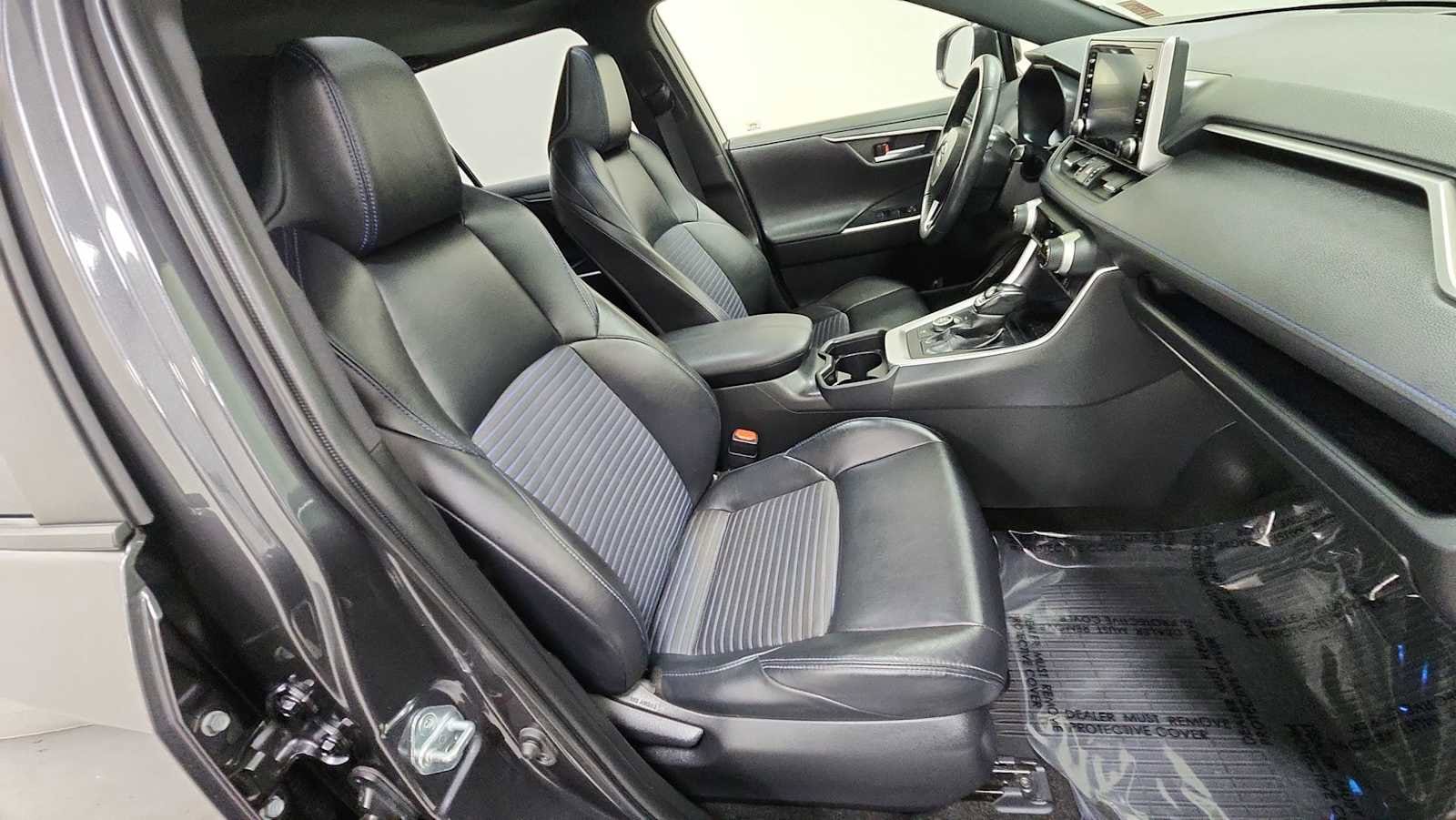 Thumbnail: 2020 Toyota RAV4 - 30