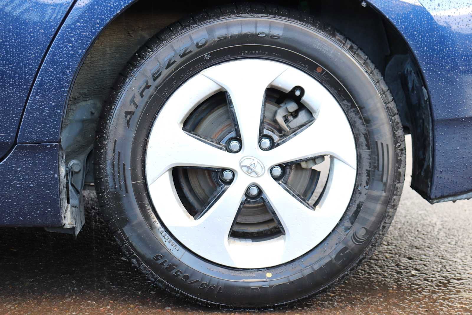 Thumbnail: 2015 Toyota Prius - 9