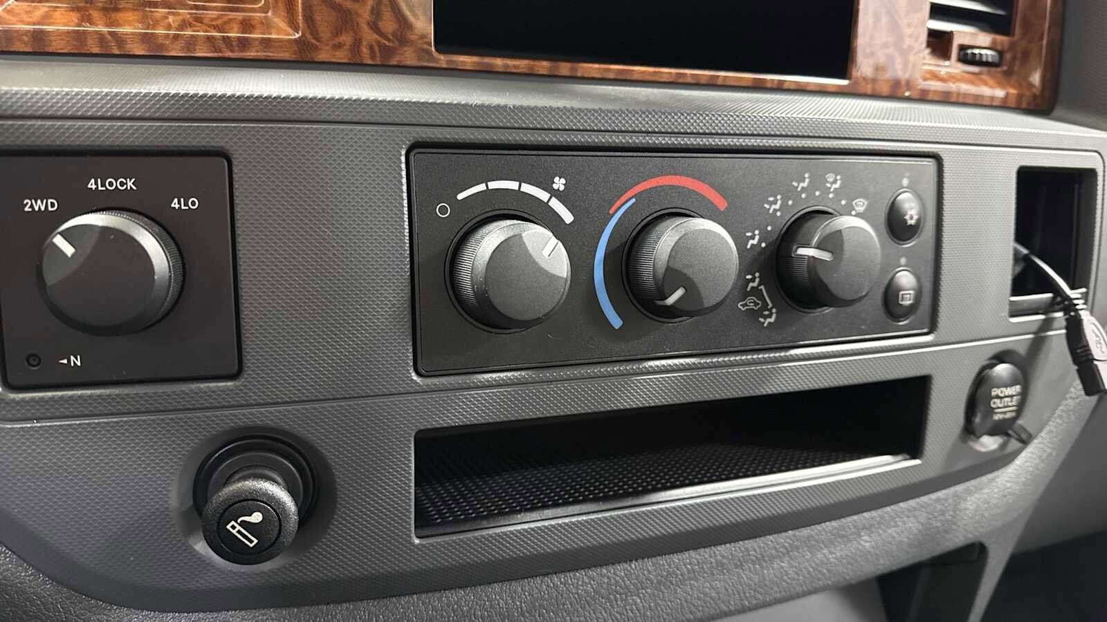 Thumbnail: 2006 Dodge Ram 1500 - 20