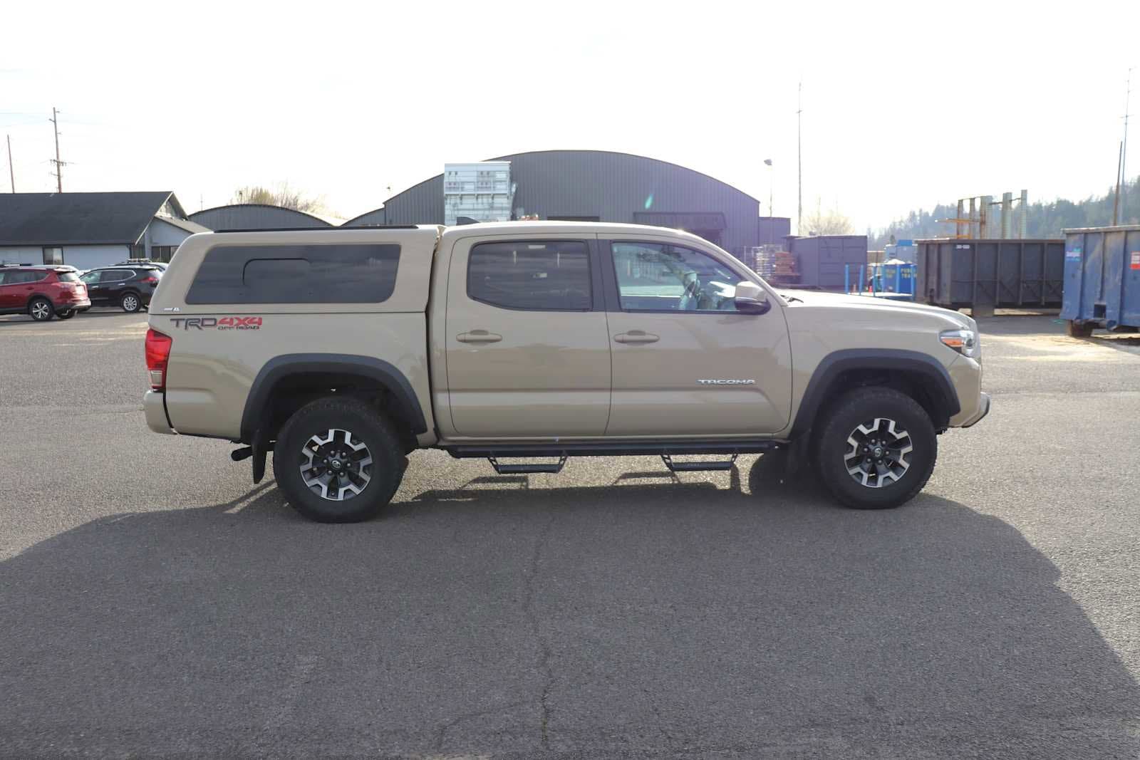 Thumbnail: 2016 Toyota Tacoma - 4