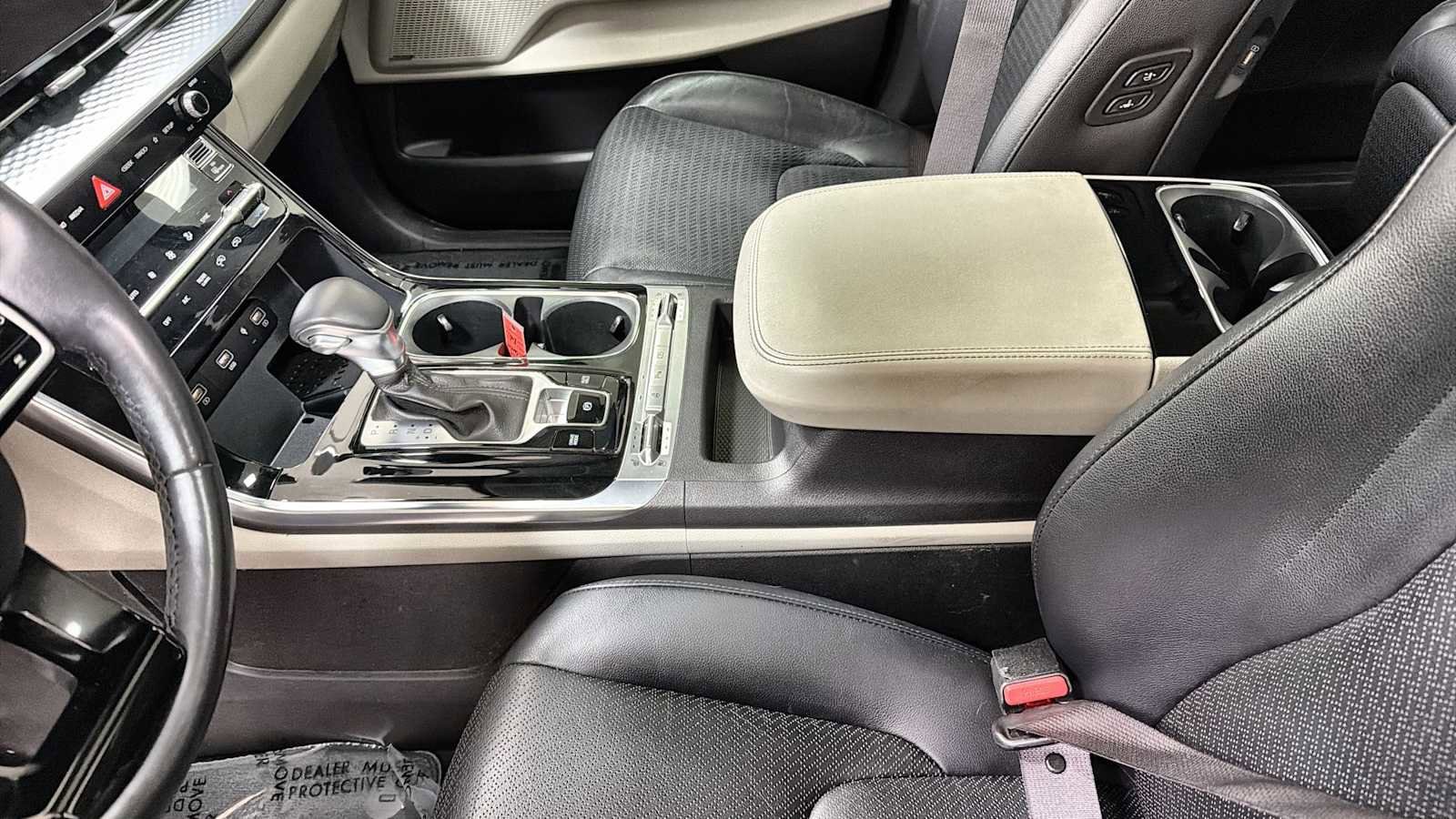 Thumbnail: 2022 Kia Carnival - 23