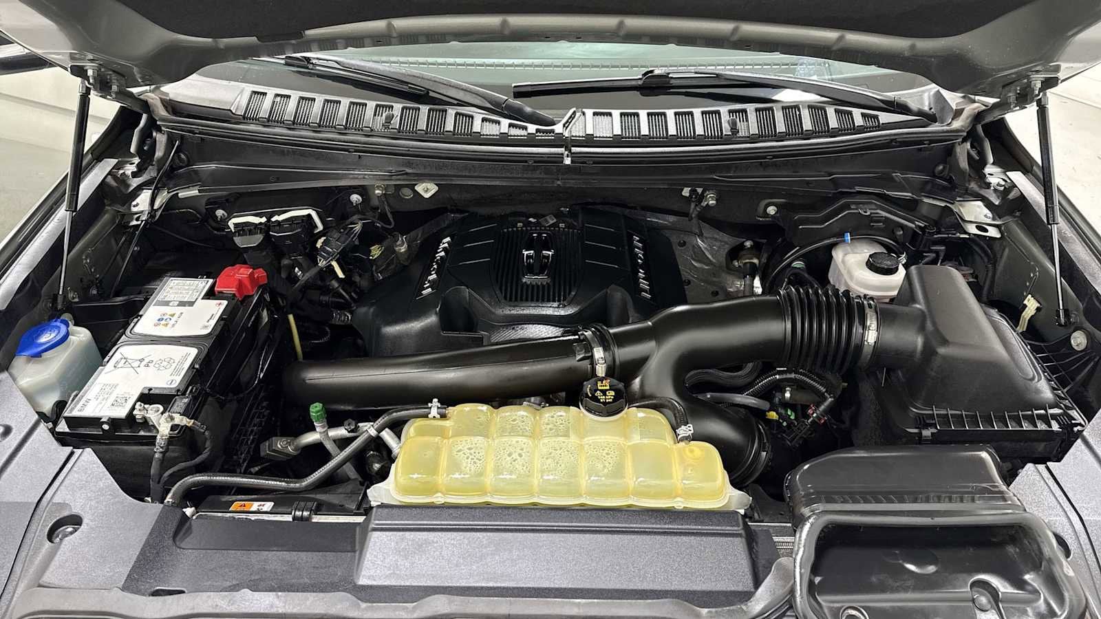 Thumbnail: 2019 Lincoln Navigator - 31