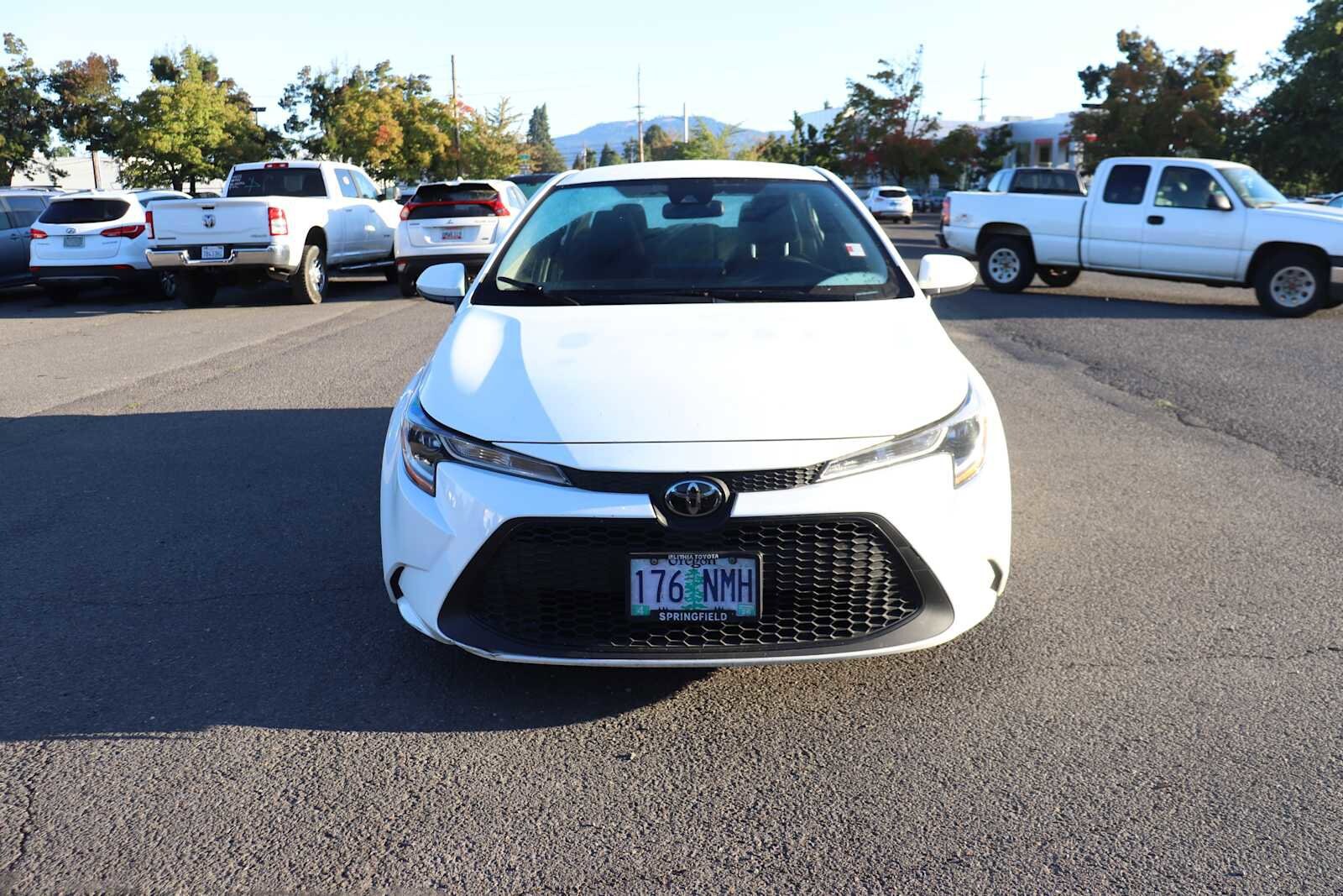 2022 Toyota Corolla LE photo 2