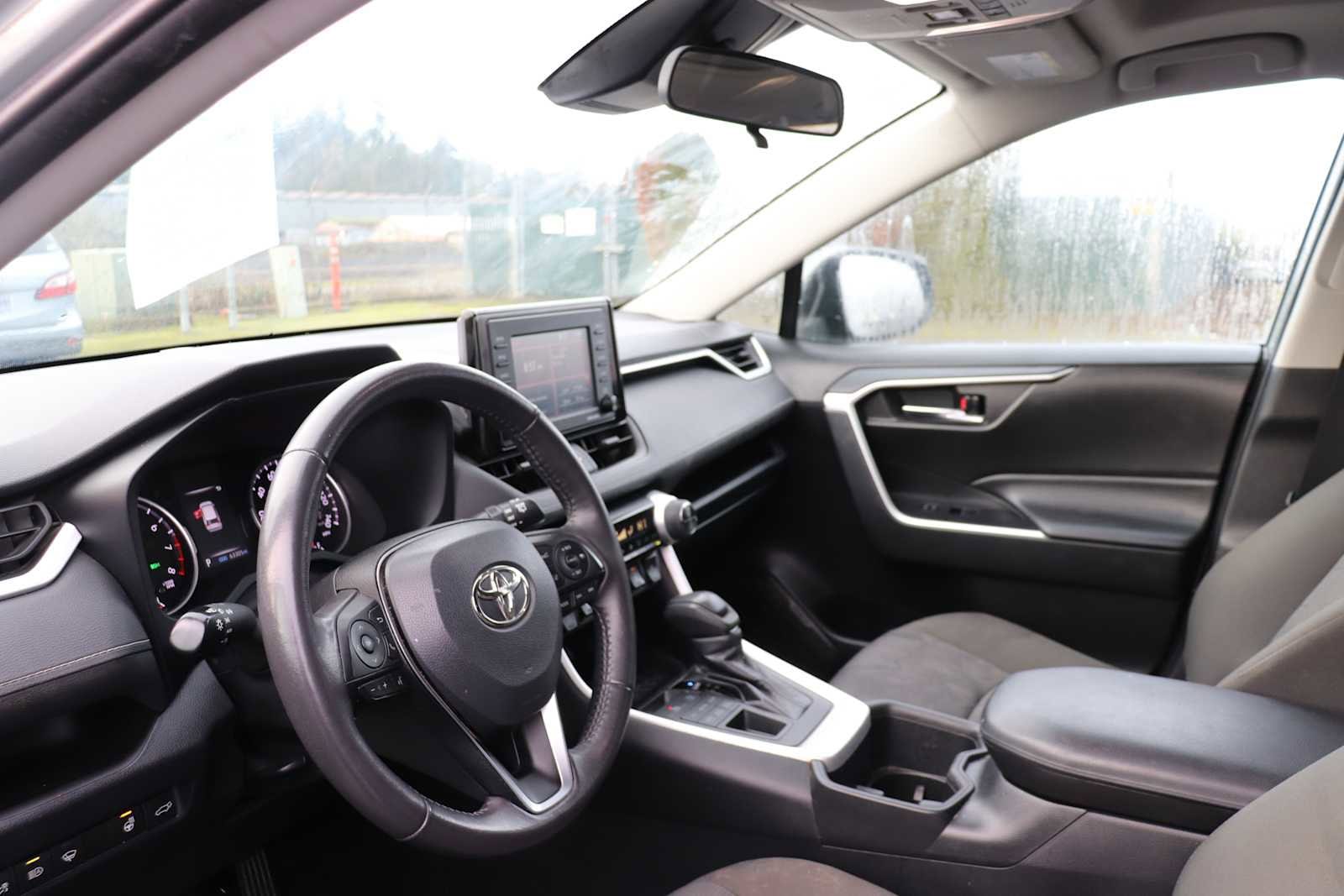 Thumbnail: 2022 Toyota RAV4 - 10