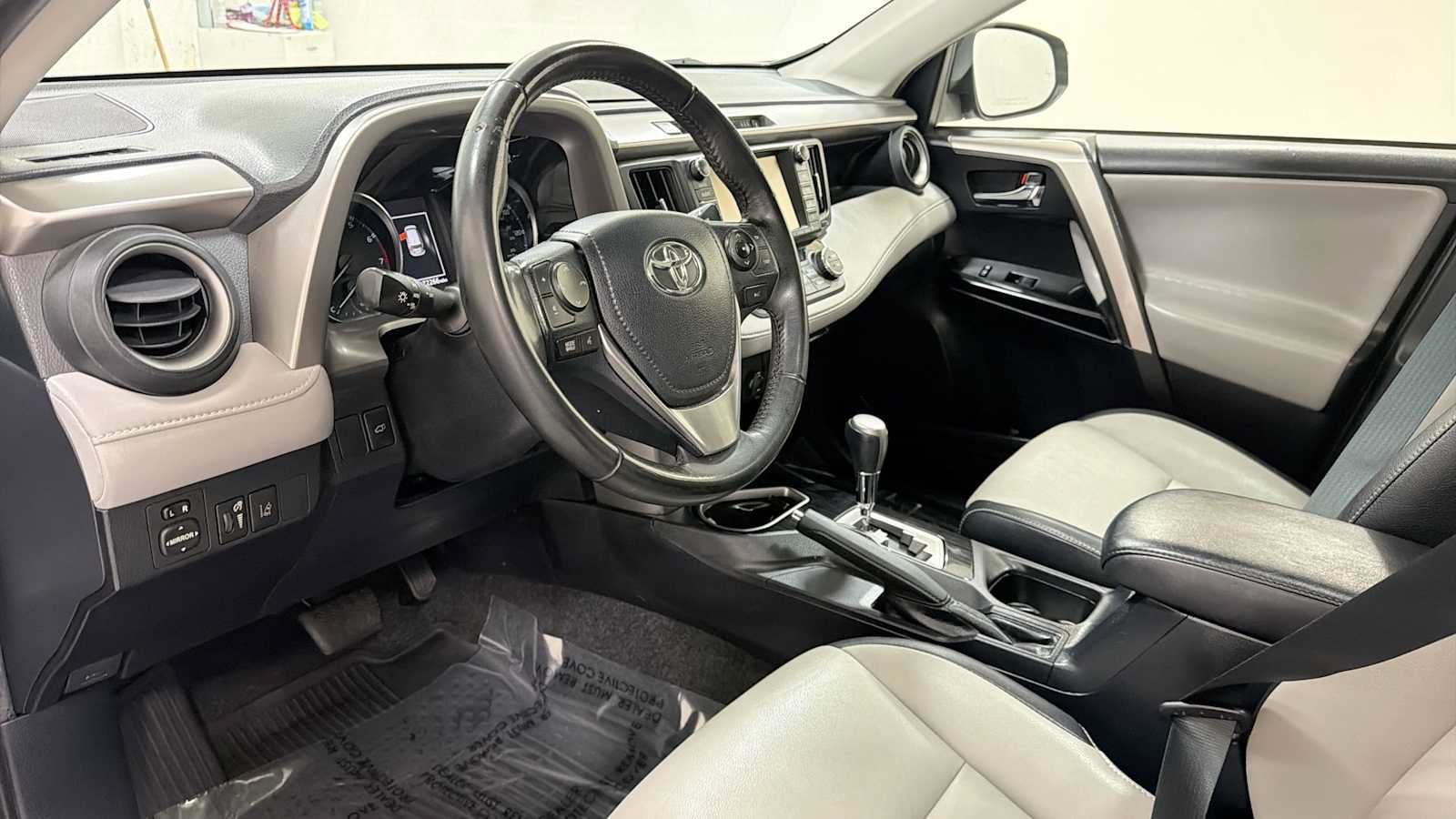 Thumbnail: 2018 Toyota RAV4 - 12