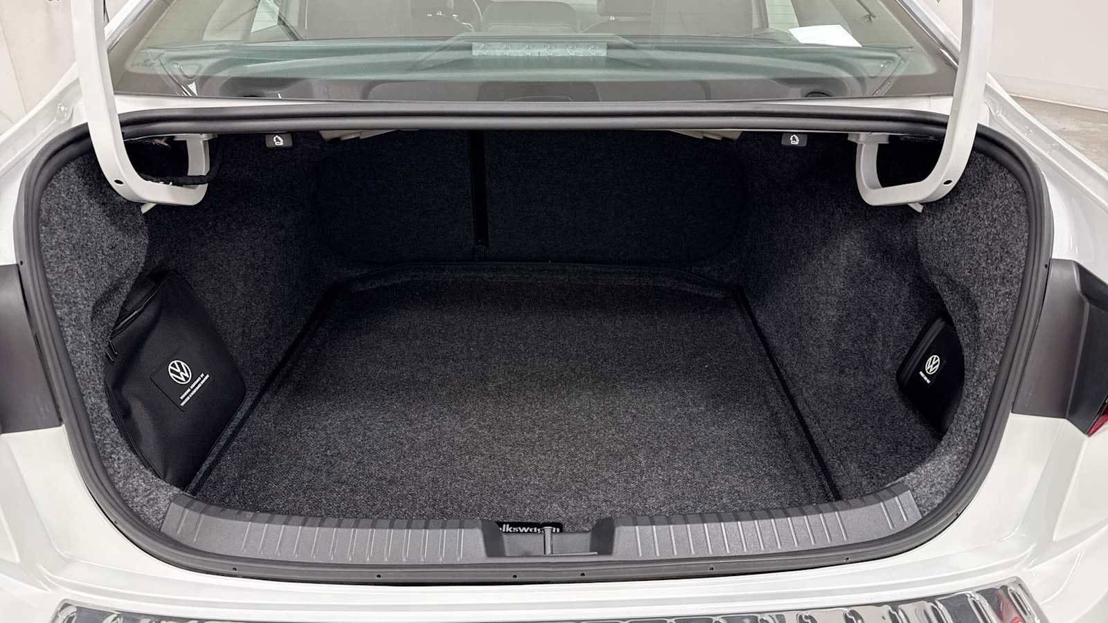 2024 Volkswagen Jetta SE 27