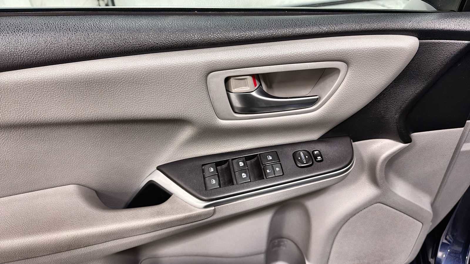 Thumbnail: 2015 Toyota Camry - 15