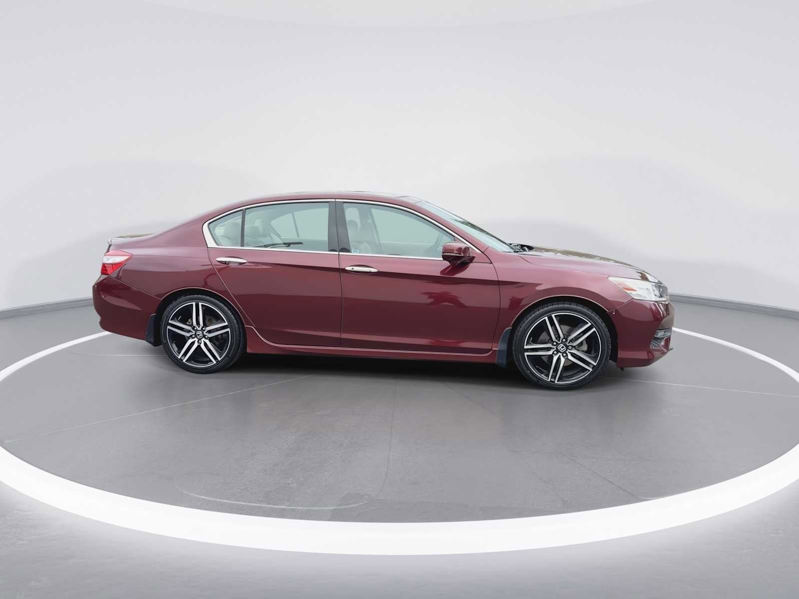 Thumbnail: 2017 Honda Accord - 8
