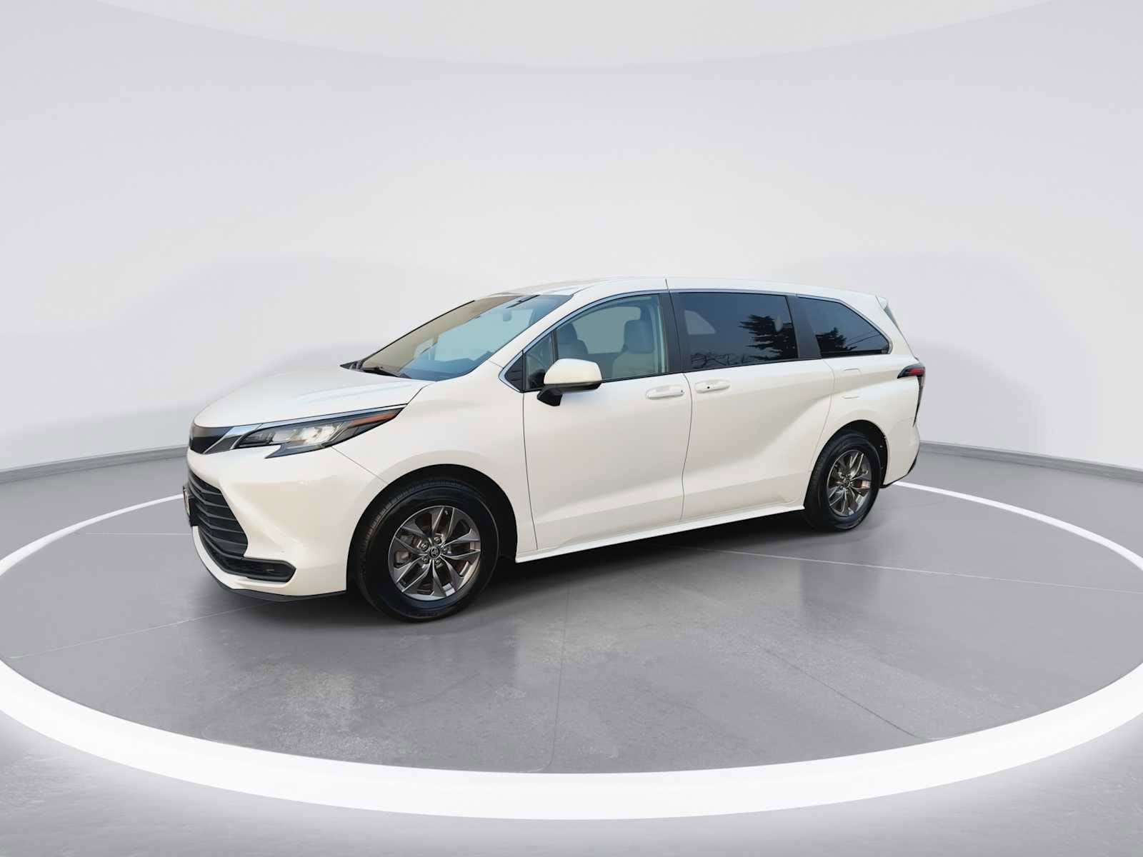 Thumbnail: 2023 Toyota Sienna - 2