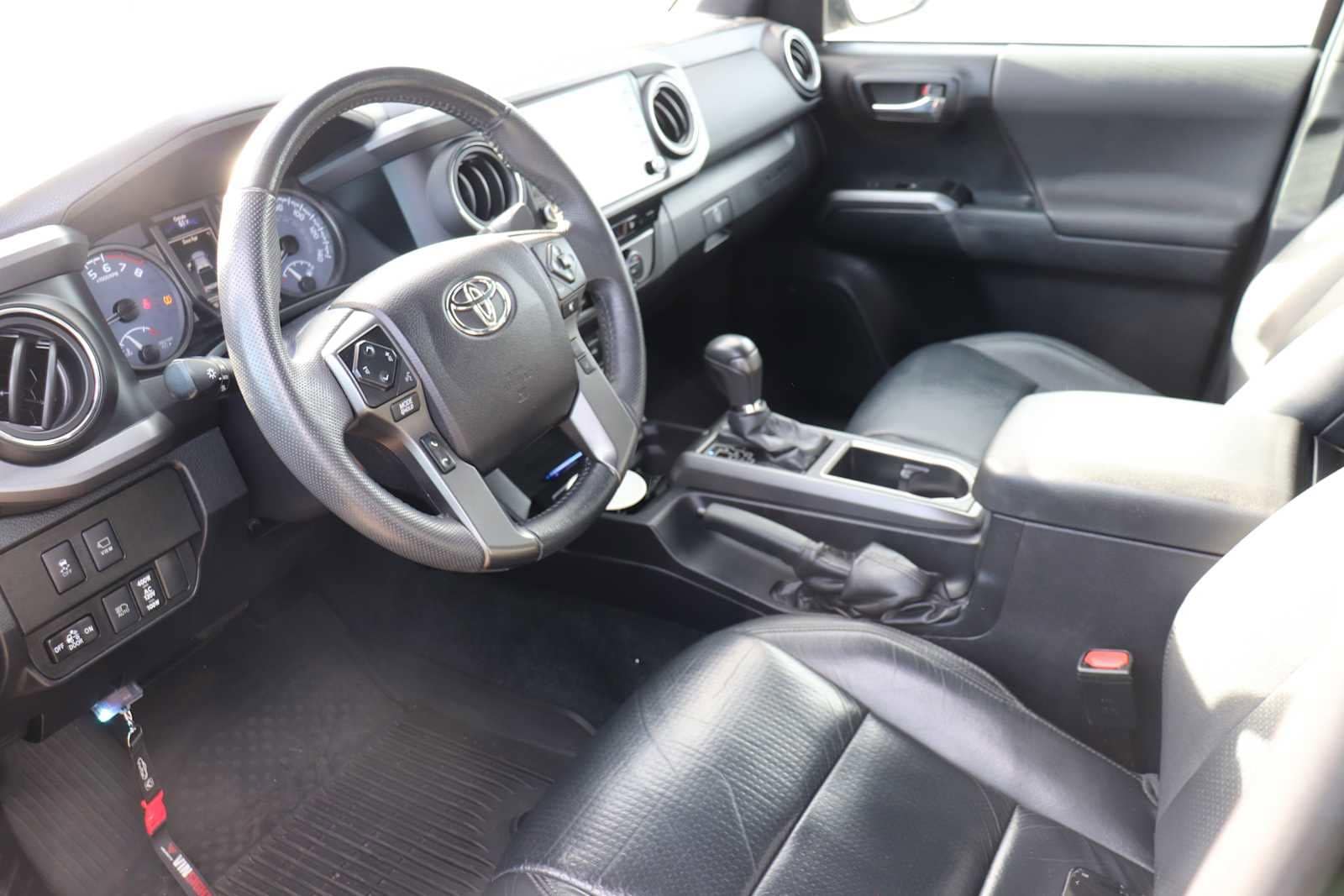 Thumbnail: 2021 Toyota Tacoma - 10