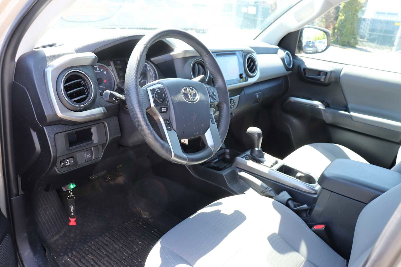Thumbnail: 2019 Toyota Tacoma - 10