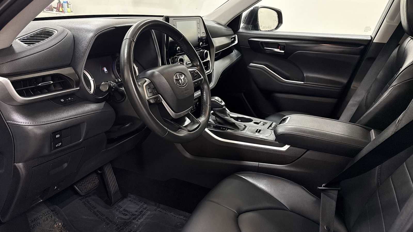 Thumbnail: 2022 Toyota Highlander - 12