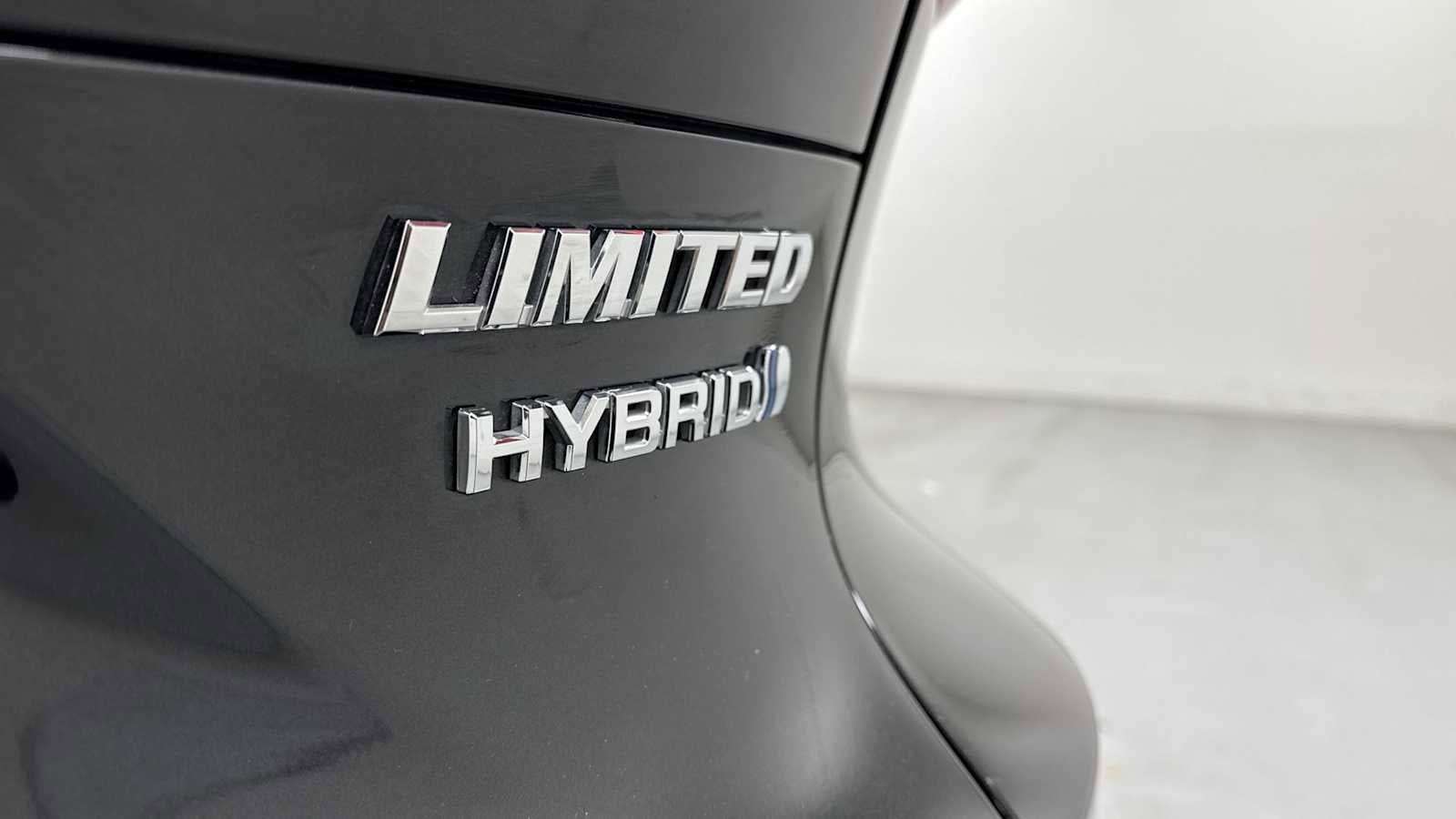 Thumbnail: 2022 Toyota Venza - 28