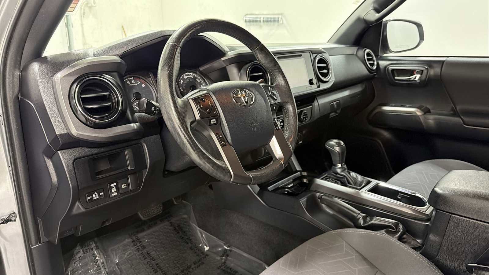 Thumbnail: 2018 Toyota Tacoma - 12