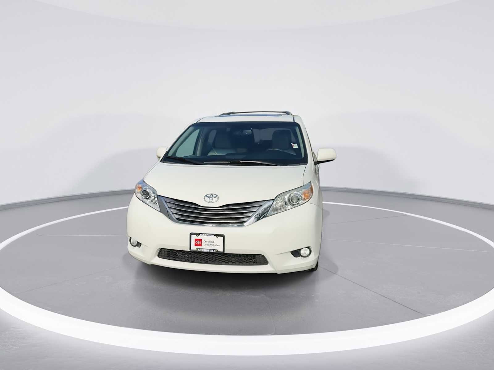 Thumbnail: 2017 Toyota Sienna - 3
