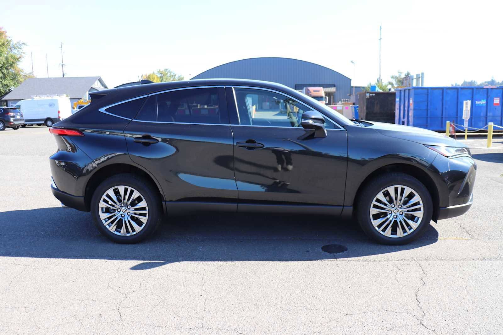 Thumbnail: 2023 Toyota Venza - 4