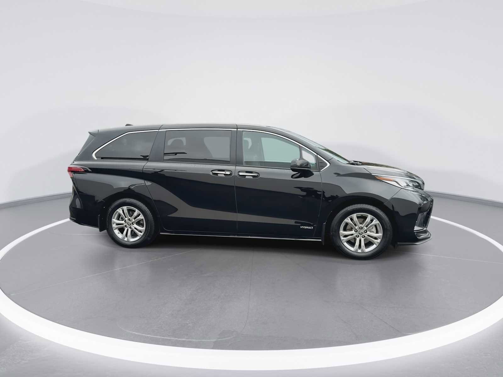 Thumbnail: 2021 Toyota Sienna - 9