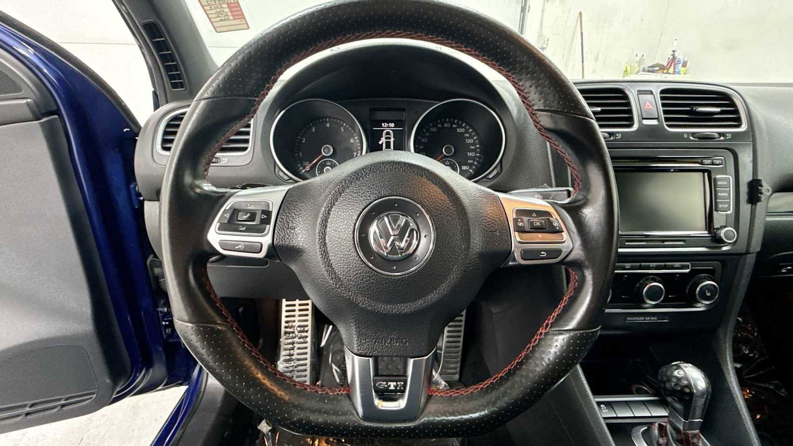 Thumbnail: 2013 Volkswagen Golf - 16