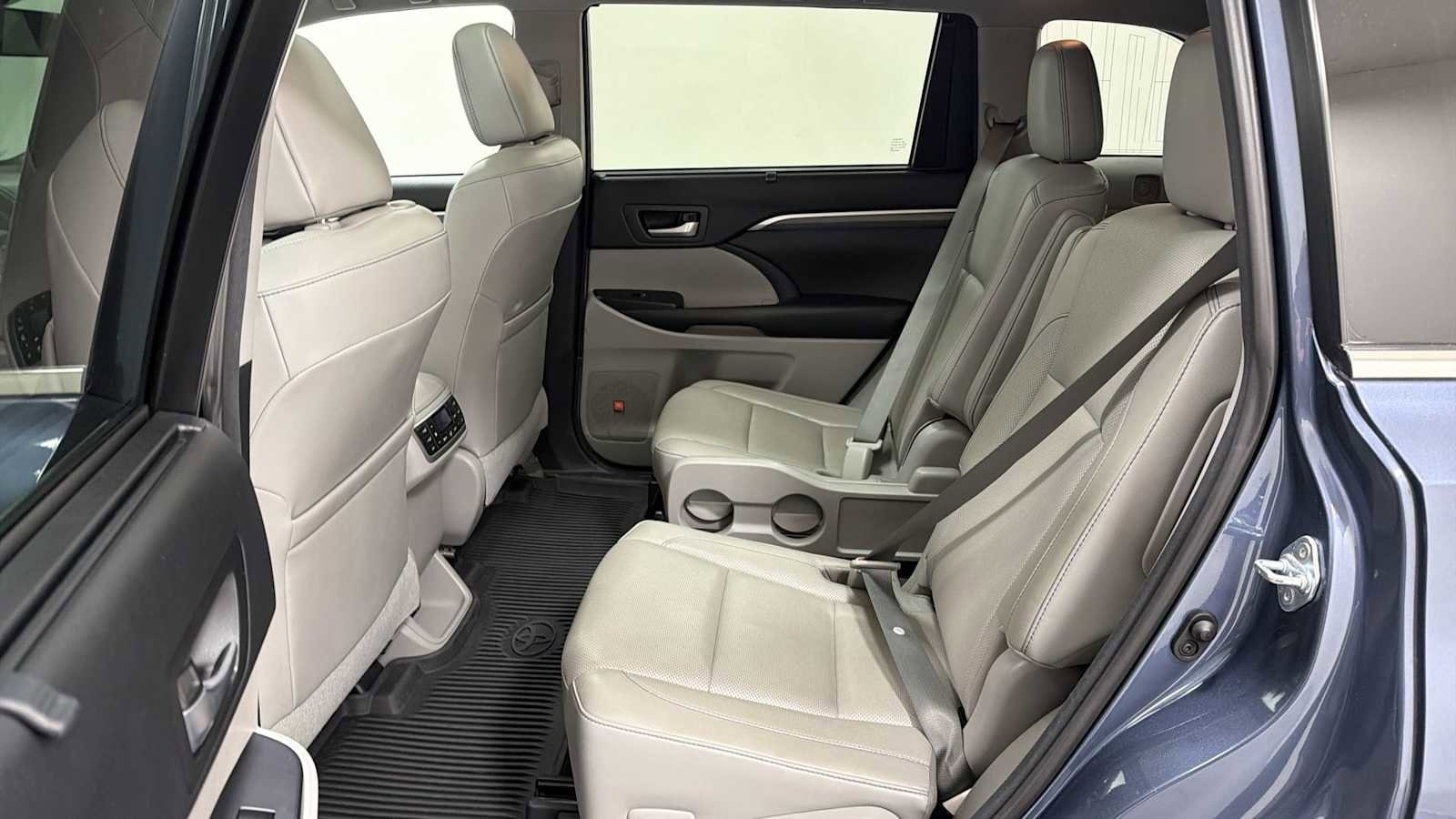 Thumbnail: 2017 Toyota Highlander - 25