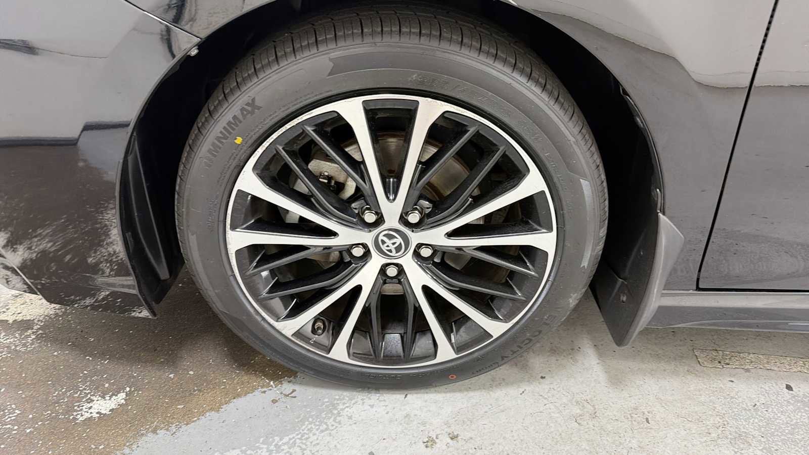 Thumbnail: 2019 Toyota Camry - 10