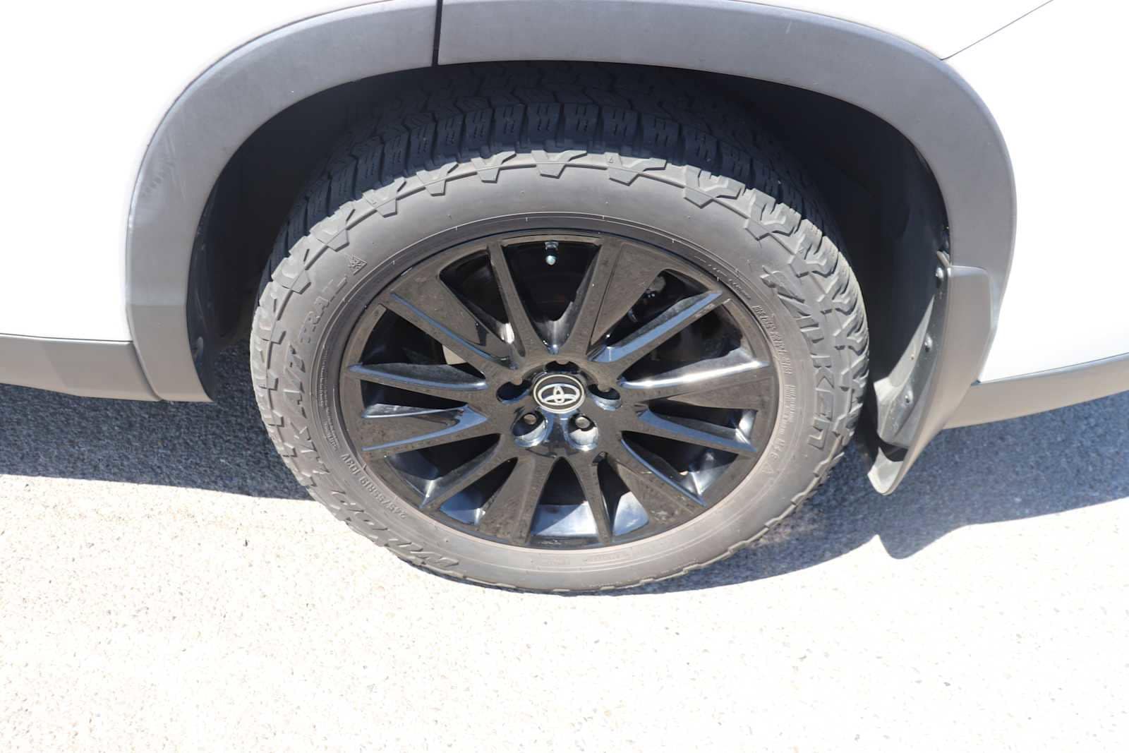 Thumbnail: 2019 Toyota Highlander - 9