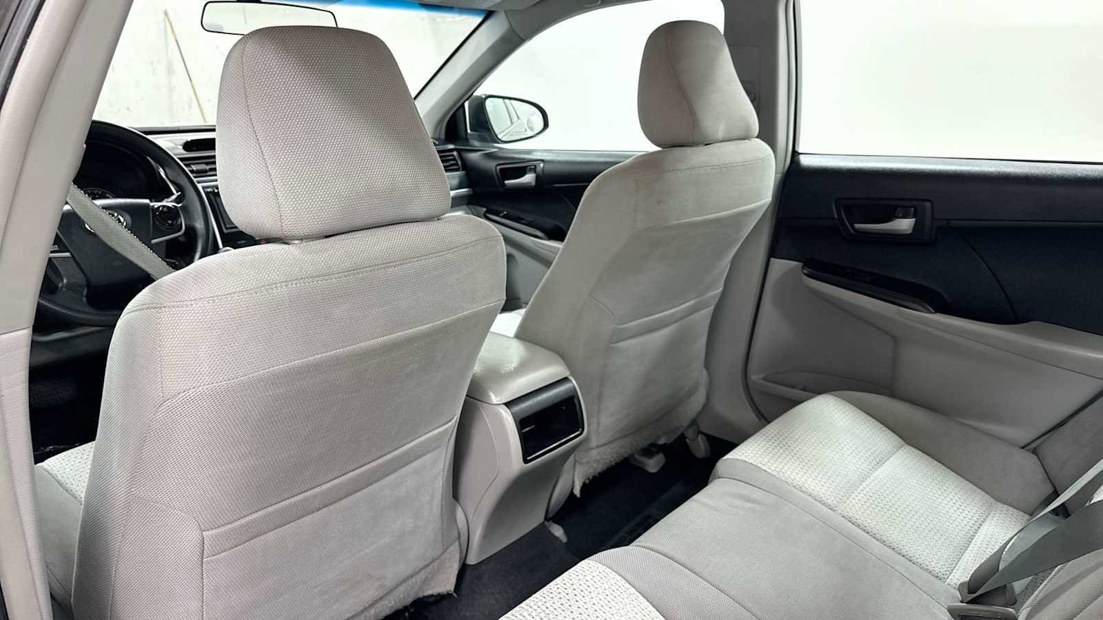 2014 Toyota Camry LE 23