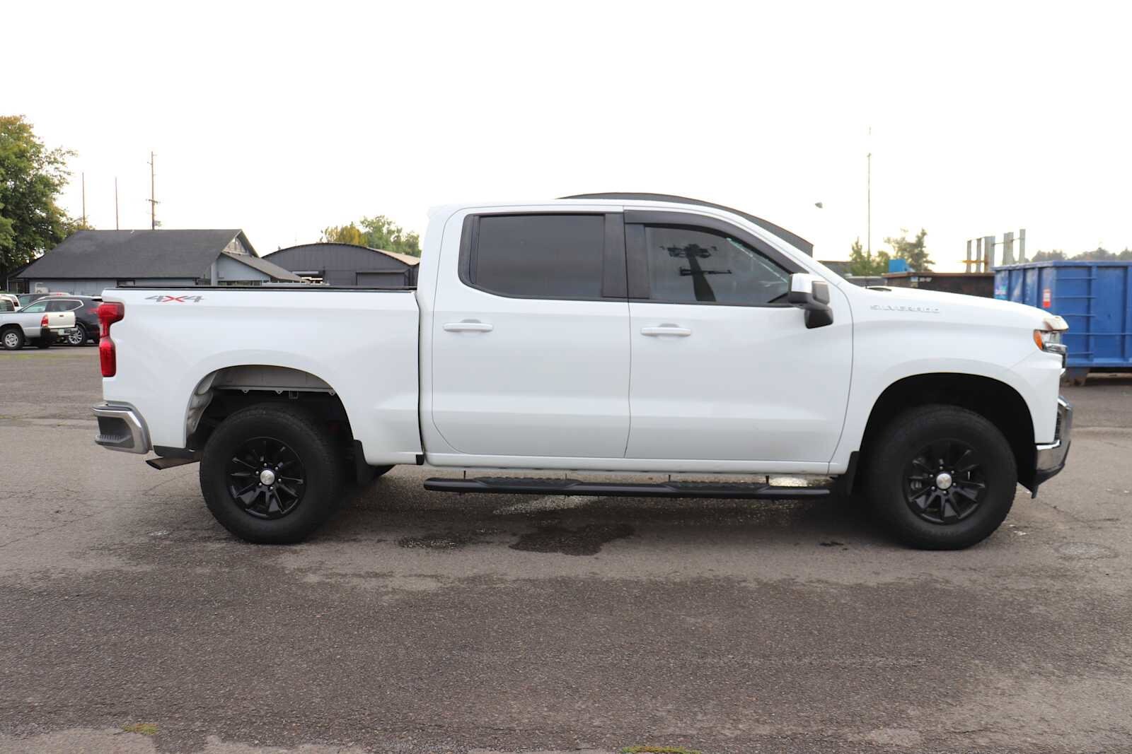 2020 Chevrolet Silverado 1500 LT photo 3