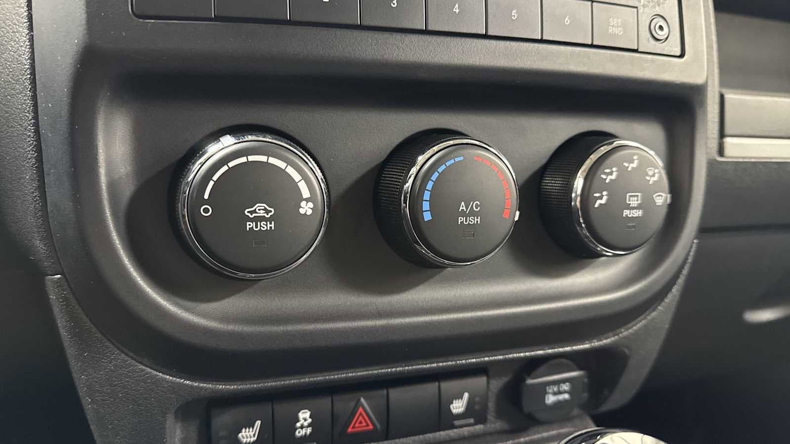 Thumbnail: 2014 Jeep Patriot - 19