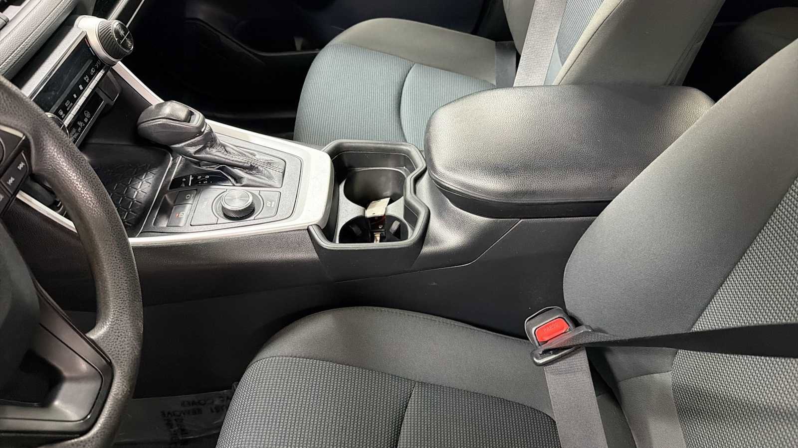Thumbnail: 2021 Toyota RAV4 - 22
