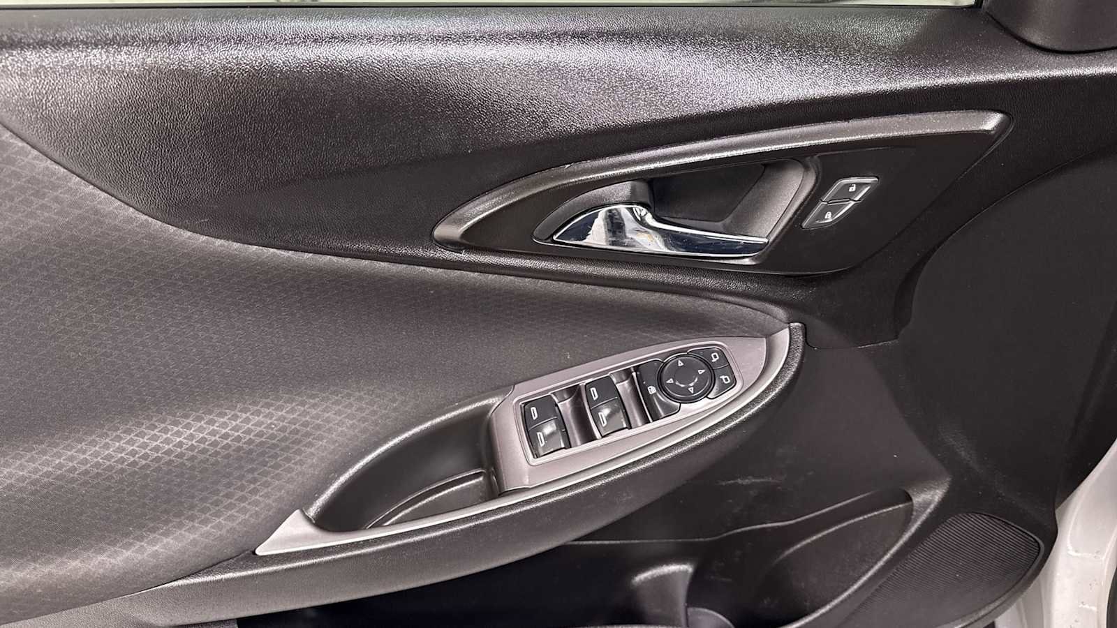 Thumbnail: 2018 Chevrolet Malibu - 15