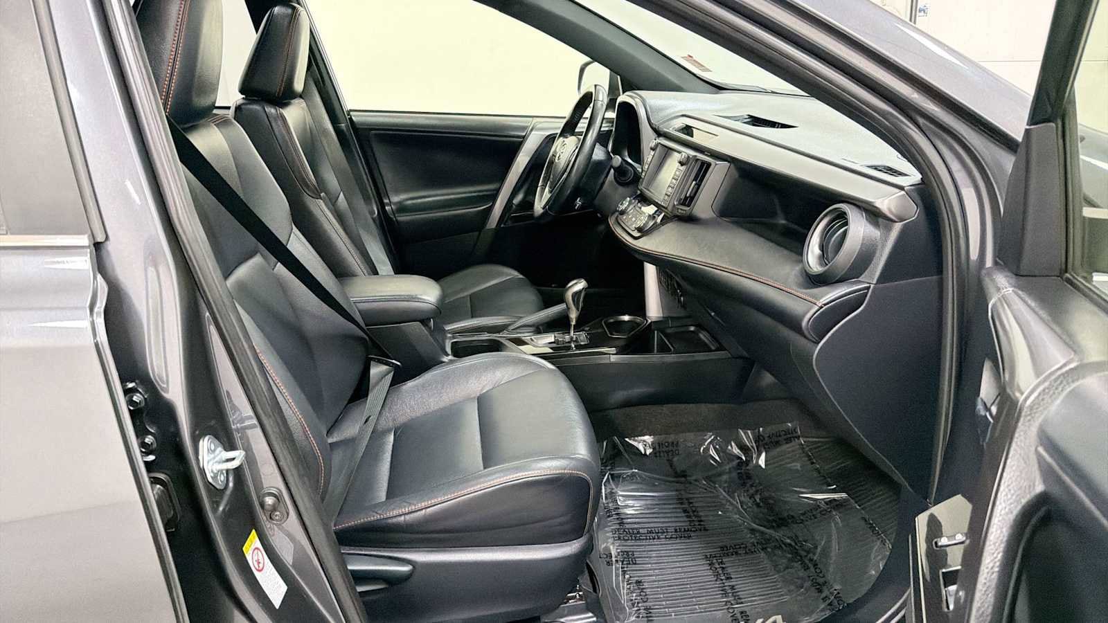Thumbnail: 2017 Toyota RAV4 - 29