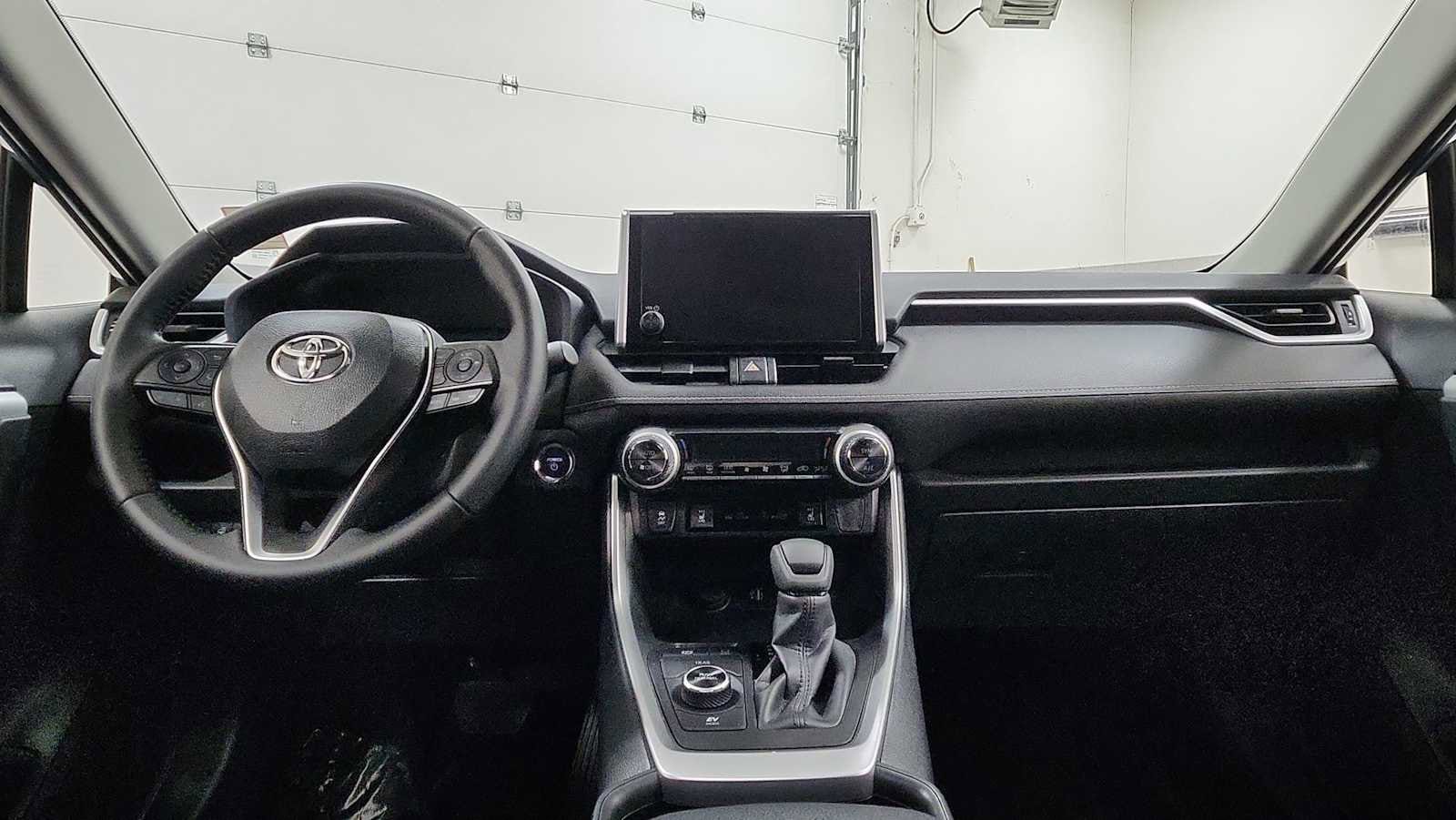 Thumbnail: 2025 Toyota RAV4 - 27