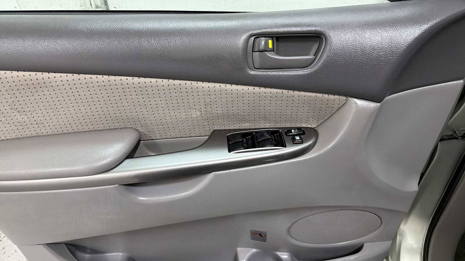 Thumbnail: 2010 Toyota Sienna - 15