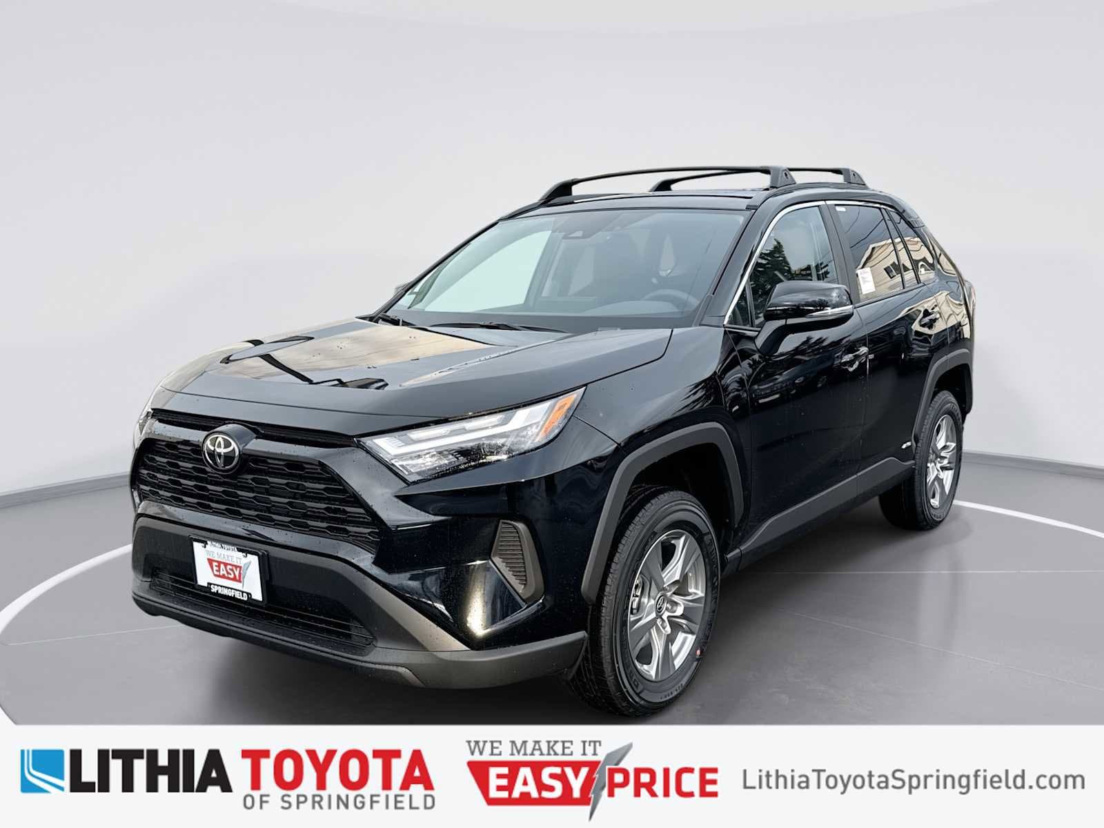 2025 Toyota RAV4 XLE's photo