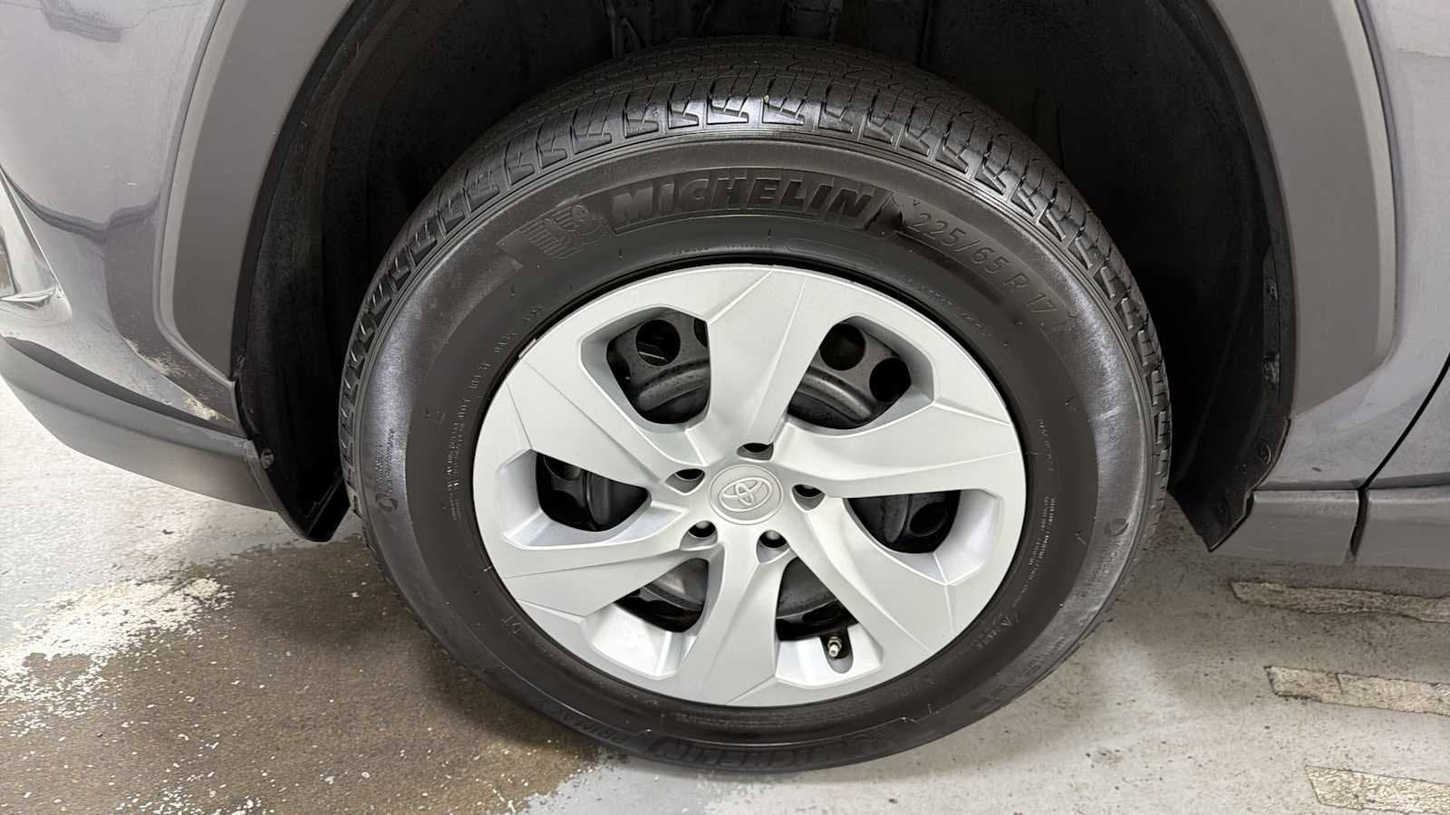 Thumbnail: 2022 Toyota RAV4 - 10