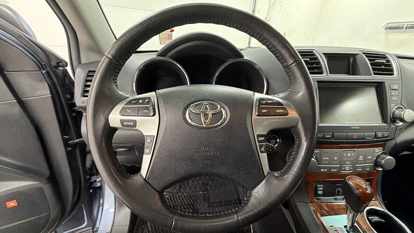 Thumbnail: 2011 Toyota Highlander - 16