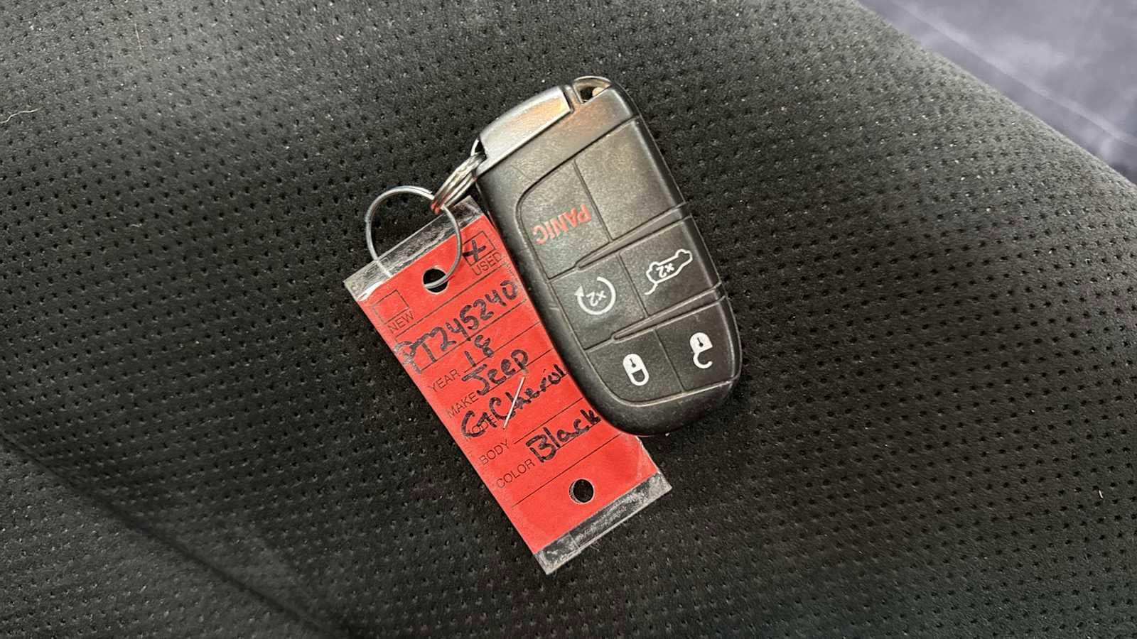 Thumbnail: 2018 Jeep Grand Cherokee - 32