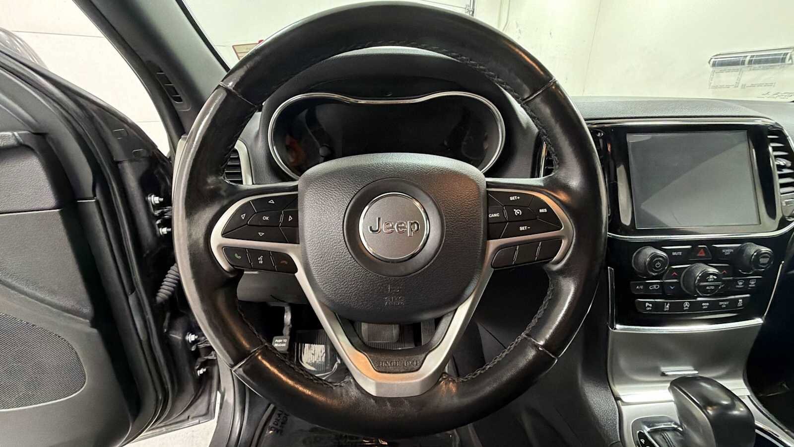 Thumbnail: 2020 Jeep Grand Cherokee - 16