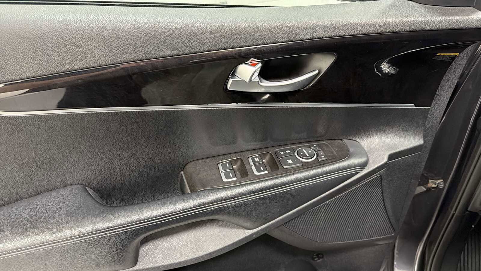 Thumbnail: 2017 Kia Sorento - 15