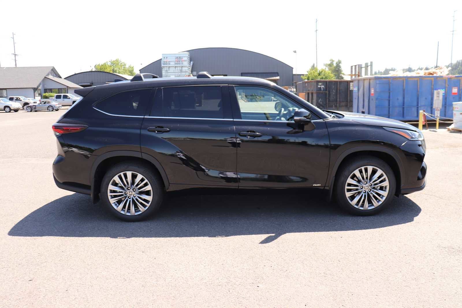 Thumbnail: 2026 Toyota Highlander - 4
