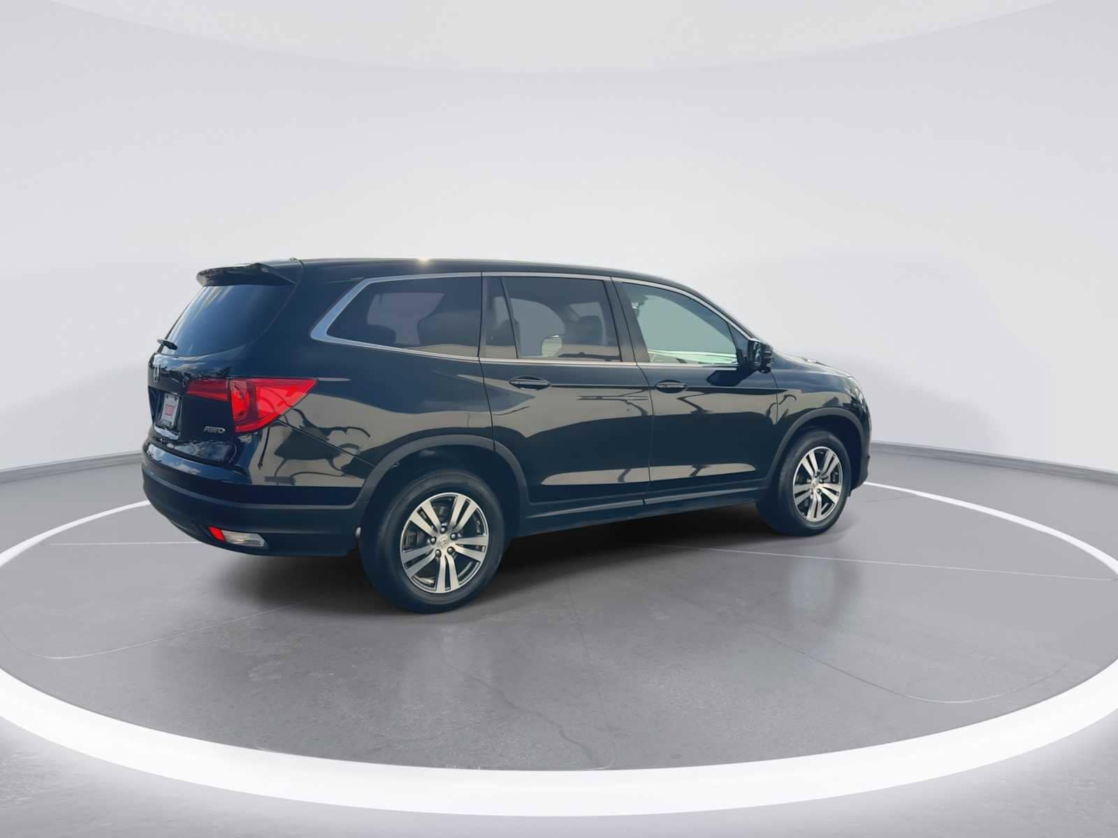 Thumbnail: 2017 Honda Pilot - 8