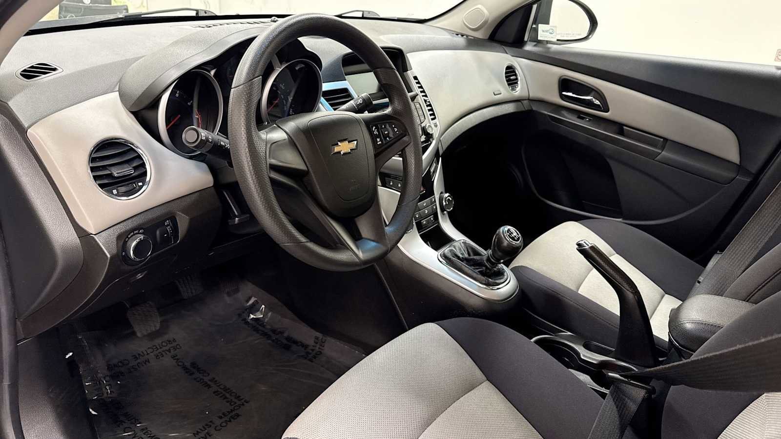 Thumbnail: 2012 Chevrolet Cruze - 12