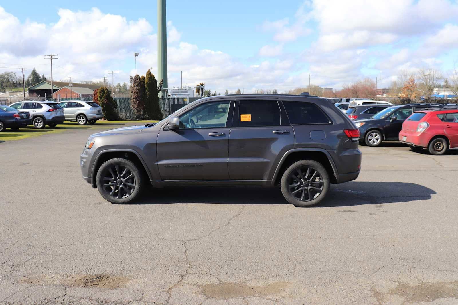 Thumbnail: 2020 Jeep Grand Cherokee - 8